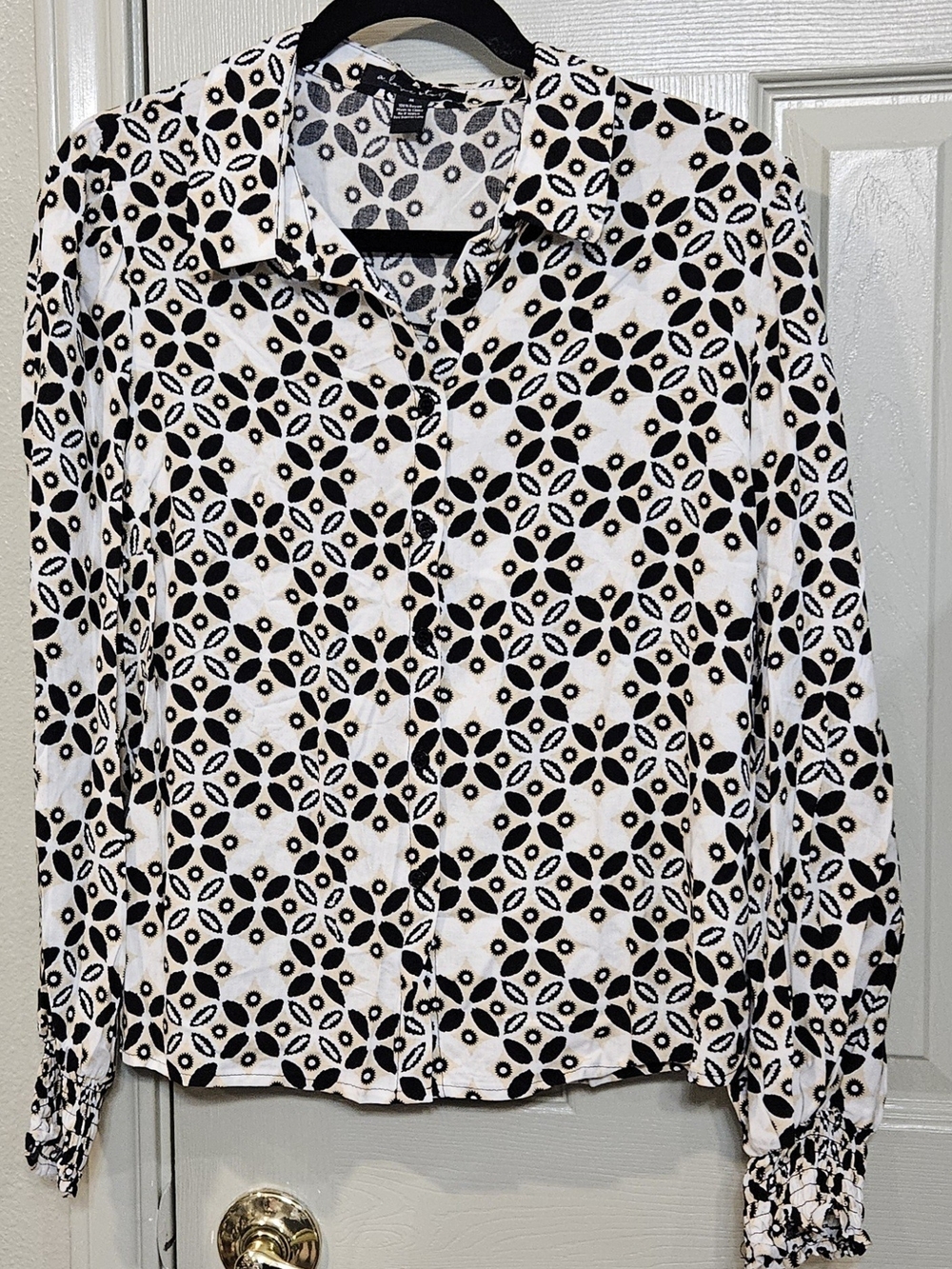 Black & White Geometric Collared Button-Front Blouse